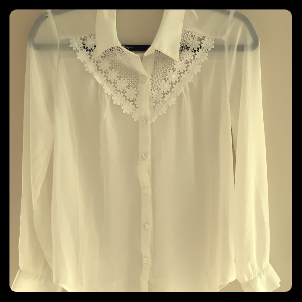 White crep with lace Bouse